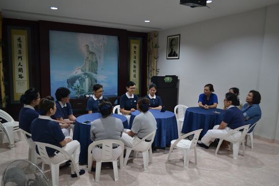 Diana Loe, yang hadir di kegiatan ini menyampaikan pesan cinta kasih kepada para relawan Tzu Chi Tanjung Pinang, memotivasi mereka lebih giat dalam menjalani kegiatan-kegiatan Tzu Chi.