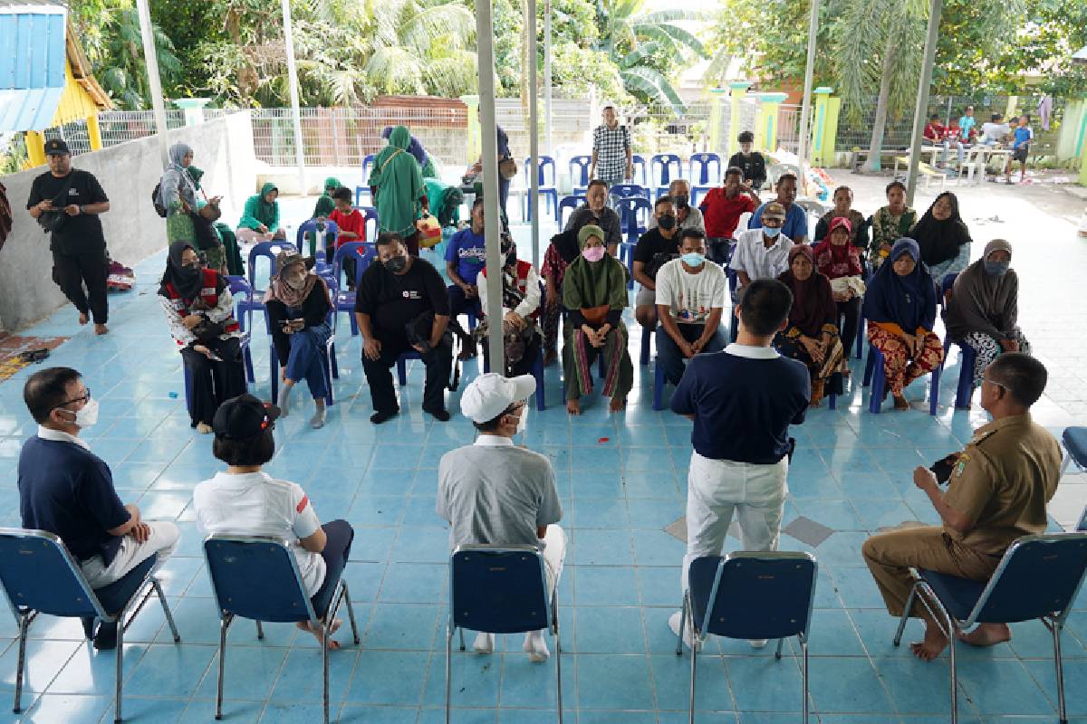 Aid Distribution to Fire Victims in Bamboo Island 