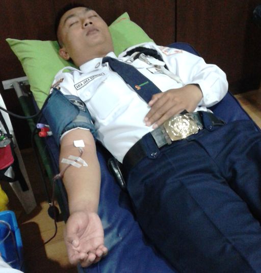 Donor darah he qi timur