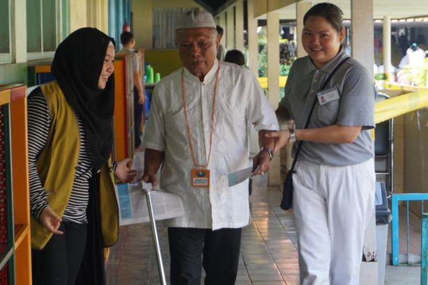 Tzu Chi kembali mengadakan kegiatan baksos degeneratif untuk warga usia senja di Kramat Sentiong, Senen, Jakarta Pusat pada 24 Juli 2016.