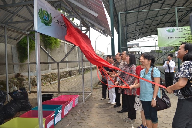 Depo Pelestarian Lingkungan Tzu Chi Ehipassiko diresmikan pada hari Sabtu, 13 Agustus 2016 dan dihadiri ketua yayasan, guru sekolah, orang tua murid, dan relawan Tzu Chi Tangerang.