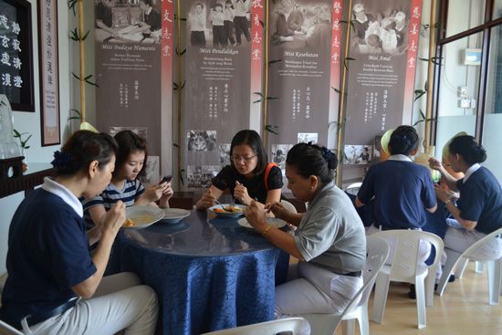 Pada tiga hari pertama, jumlah warga yang hadir dalam rangka Bulan Tujuh Penuh Berkah di Tzu Chi Tanjung Pinang mencapai 60 orang.