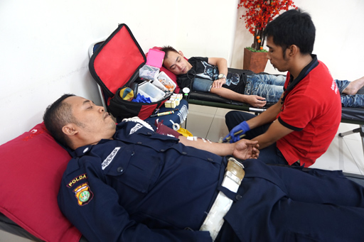 Suhendar (39), sudah 7 kali ikut mendonorkan darahnya bersama Tzu Chi demi menyelamatkan kehidupan orang banyak.
