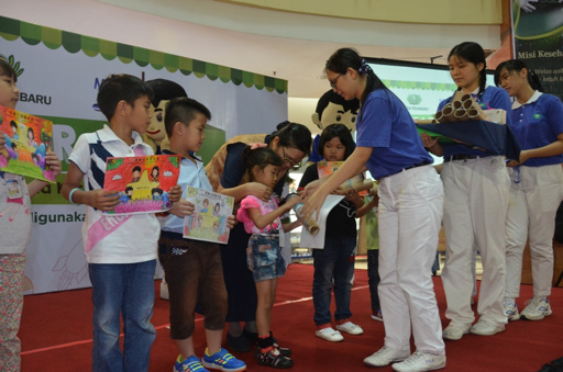 Pemenang lomba dari Juara I s/d Harapan III akan mendapat Medali ditambah dengan bingkisan dari panitia.