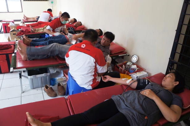 Kegiatan donor darah yang digelar Relawan Tzu Chi komunitas KJ2 bekerja sama dengan Palang Merah Indonesia (PMI)ini diikuti oleh 83 peserta.
