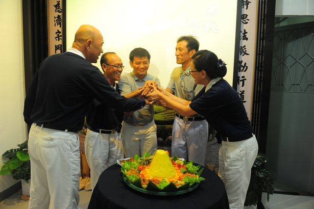 Dengan diresmikan kantor Tzu Chi, relawan Selatpanjang bertekad untuk lebih giat dalam merealisasikan Misi Tzu Chi di Kota ini.