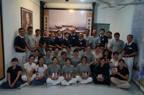 Sebanyak 37 orang relawan ikut memeriahkan acara peresmian Kantor Yayasan Buddha Tzu Chi di Selatpanjang yang digelar pada 3 September 2016.