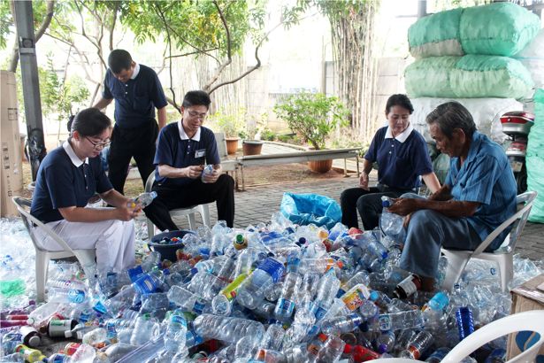 Kegiatan daur ulang di Depo Kosambi dilakukan secara rutin tiap awal bulan untuk para relawan dan umum. Sedangkan pada hari biasa di buka setiap hari Selasa dan Kamis.
