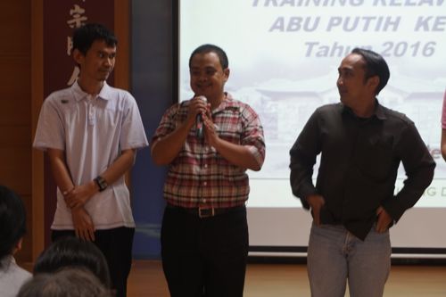 Haryo Kesatrio Utomo (tengah),  ingin belajar menangani lebih banyak kasus bersama Tzu Chi.