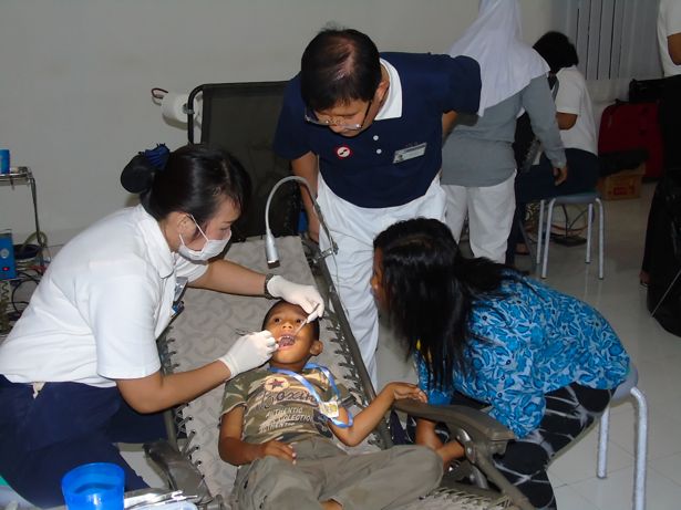 Tzu Chi Cabang Sinar Mas mengadakan kegiatan bakti sosial kesehatan umum dan gigi di Kebun Sungai Cantung, Xie Li Kalimantan Selatan 2 pada tanggal 24 September 2016.