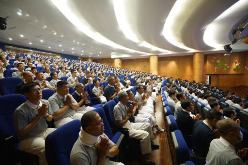 Mengisi Kembali Energi Cinta Kasih Relawan Tzu Chi