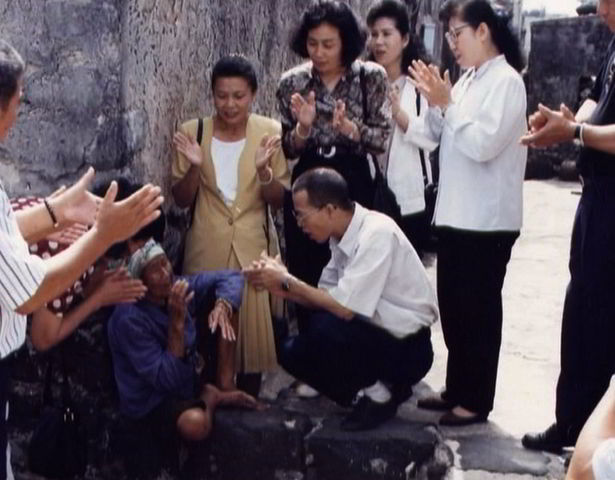 Mengembangkan Kebijaksanaan di Dunia 