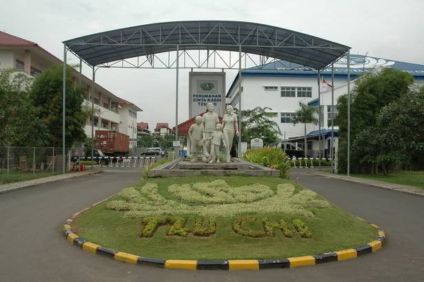 1.	Perumahan Cinta Kasih Tzu Chi Cengkareng, Jakarta Barat ini diresmikan pada 25 Agustus 2003 yang menampung warga yang terkena normalisasi Kali Angke oleh Pemda DKI Jakarta pada tahun 2002. Setelah 13 tahun lebih, banyak kemajuan dan perubahan hidup warganya, khususnya dalam bidang pendidikan.