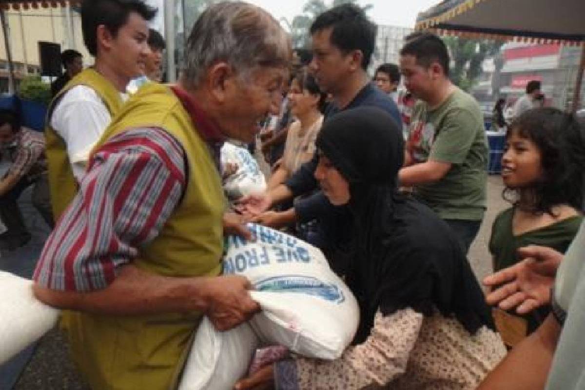 Butiran Beras yang Mengalirkan Cinta Kasih untuk Sesama 											