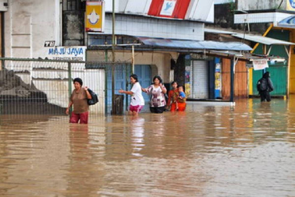 Bantuan Bagi Korban Banjir di Bandung: Meringankan Derita Warga