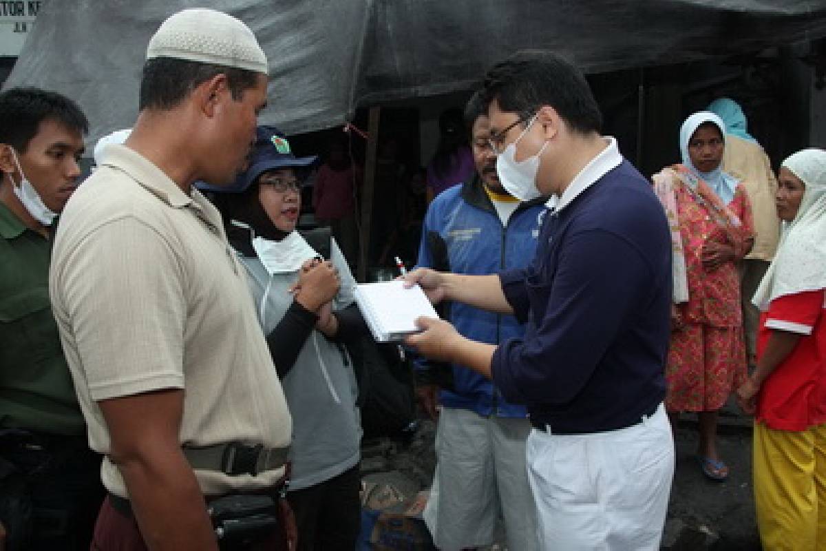 Bantuan untuk Korban Merapi (6 Nov 2010)