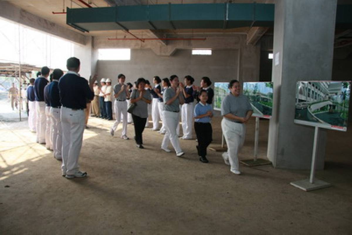 Pemasangan Belandar Atap Aula Jing Si: Rumah Kebijaksanaan Tzu Chi