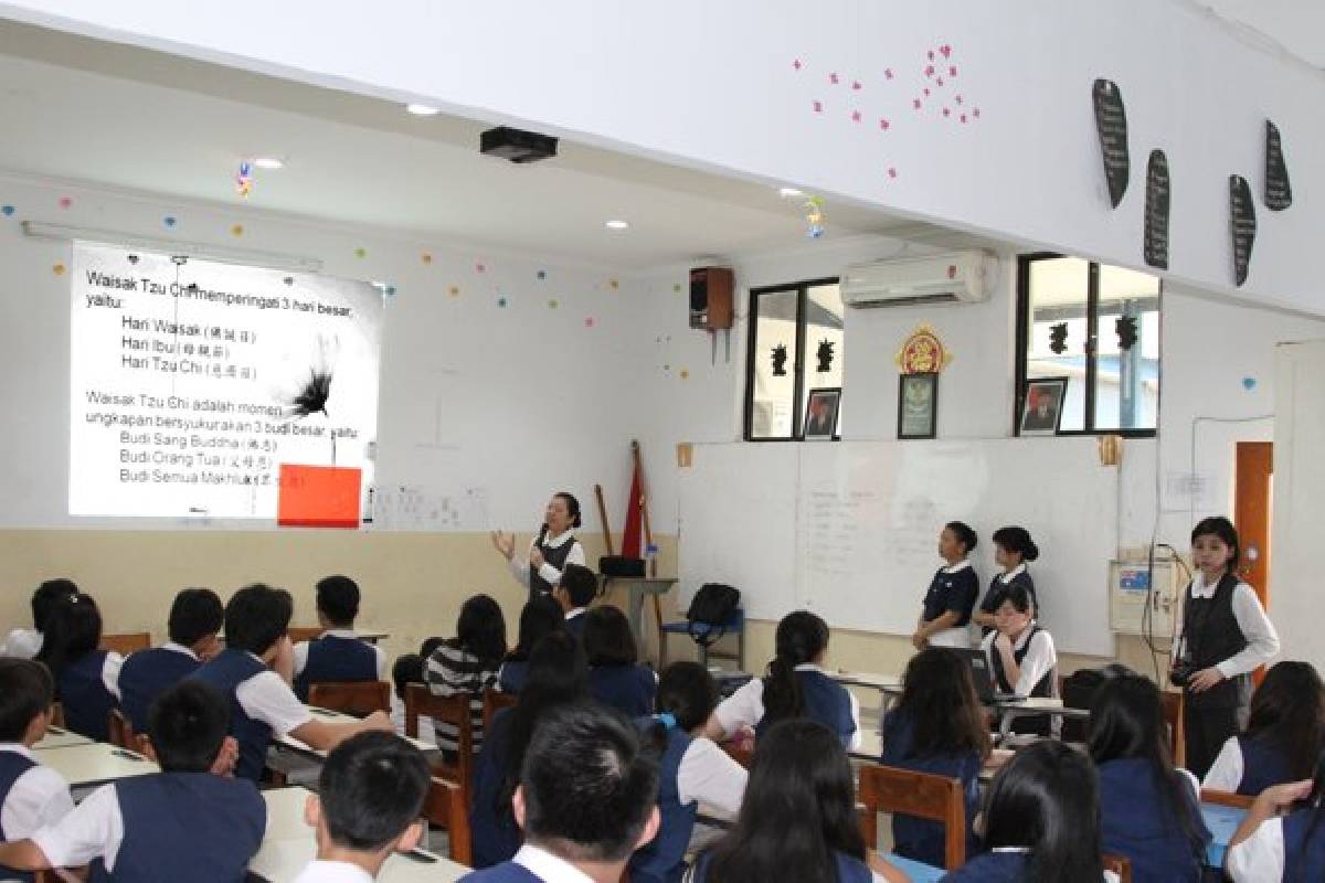 Sosialisasi Waisak SMP Bhinneka Tunggal Ika