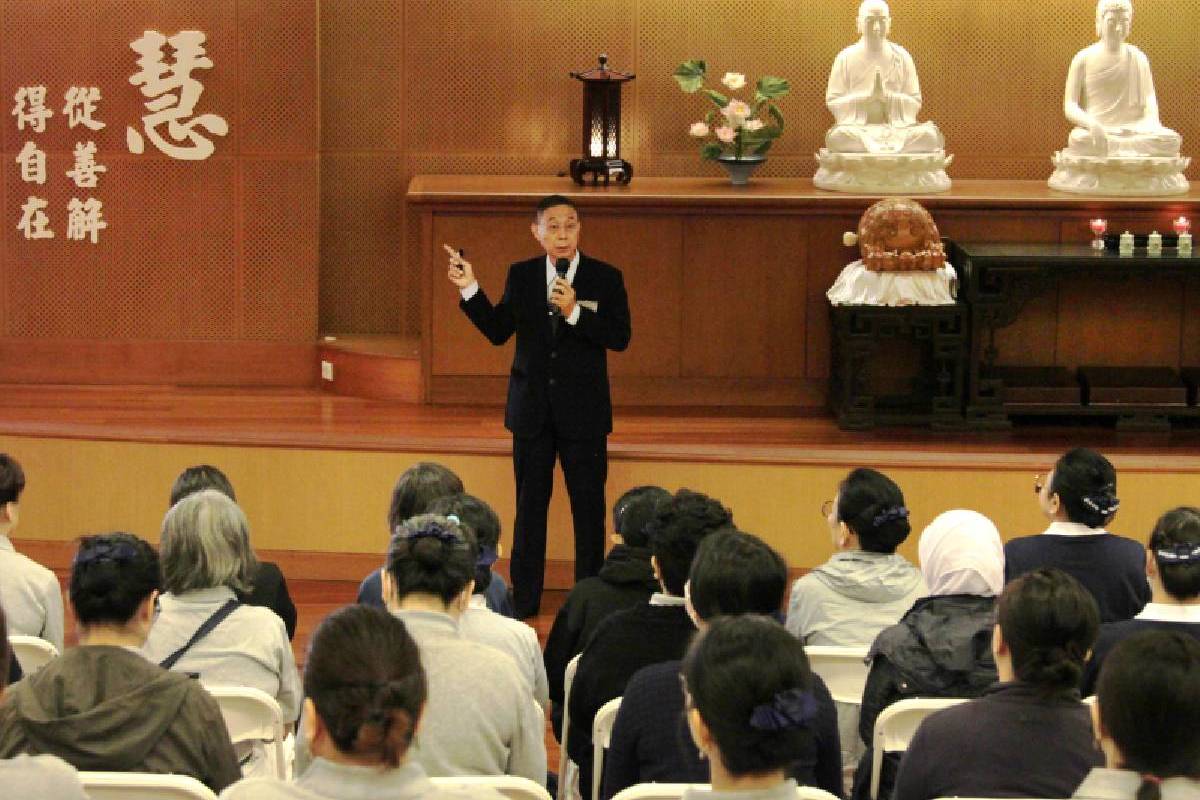 Menapaki Jalan Boddhisatwa, Menebarkan Cinta Kasih, dan Menumbuhkan Kebijaksanaan