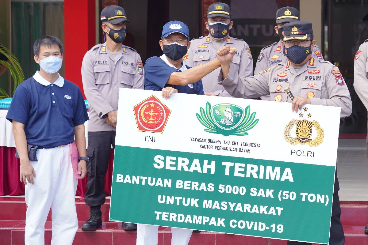 Penyaluran 50 Ton Beras Cinta Kasih di Kota Batam