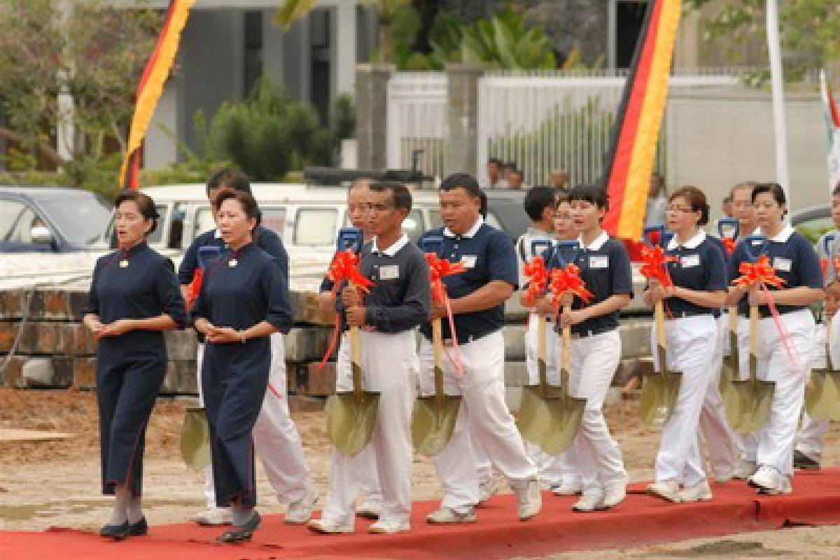 Peletakan Batu Gedung Sekolah di Padang - Memberi yang Terbaik