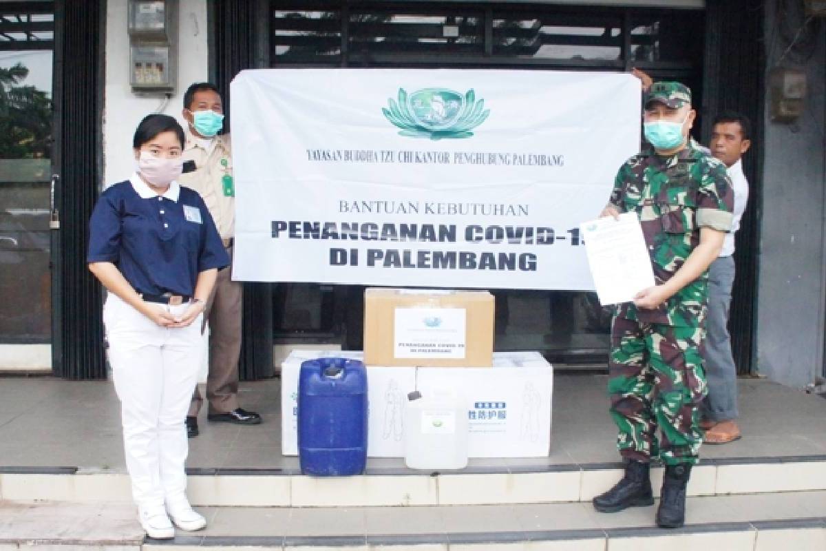 Tzu Chi Palembang Lanjutkan Bantuan Perlengkapan Medis Tahap II 