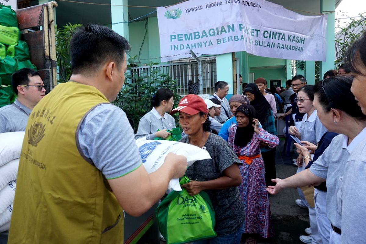 Paket Lebaran 2019: Mendekap Paket Lebaran Tzu Chi dengan Sukacita