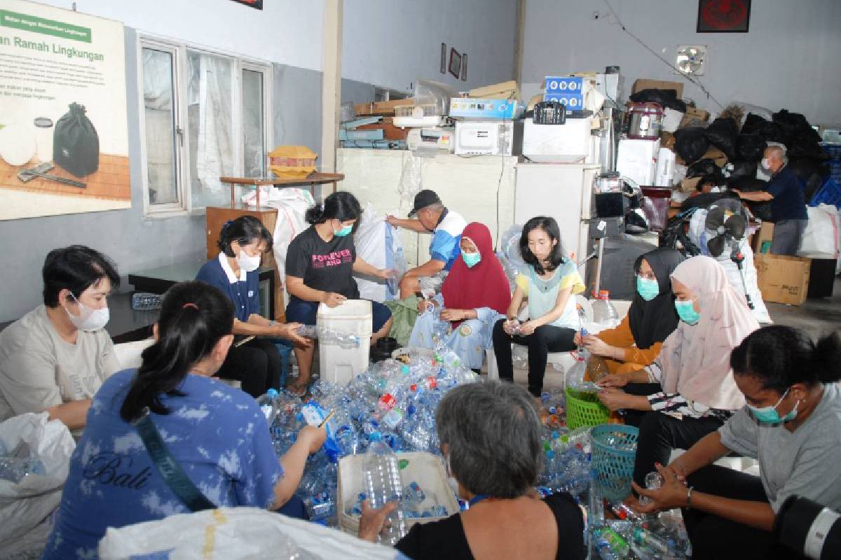 Peduli Lingkungan Bersama Tzu Chi di Rusun Cinta Kasih
