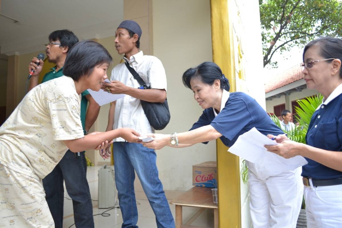 Pembagian Bantuan Kebakaran di Cilincing