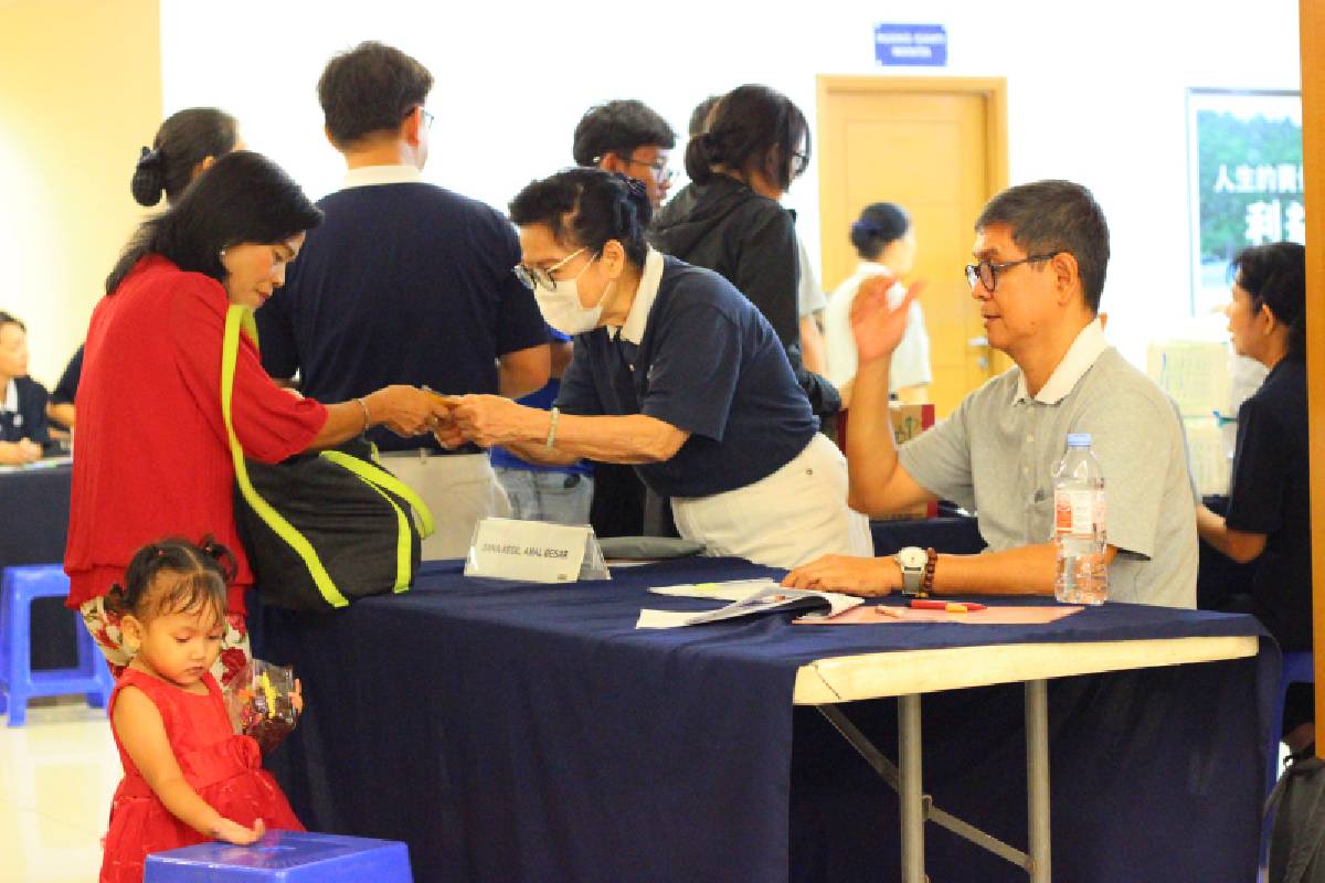 Relawan dan Penerima Bantuan Tzu Chi Saling Menguatkan