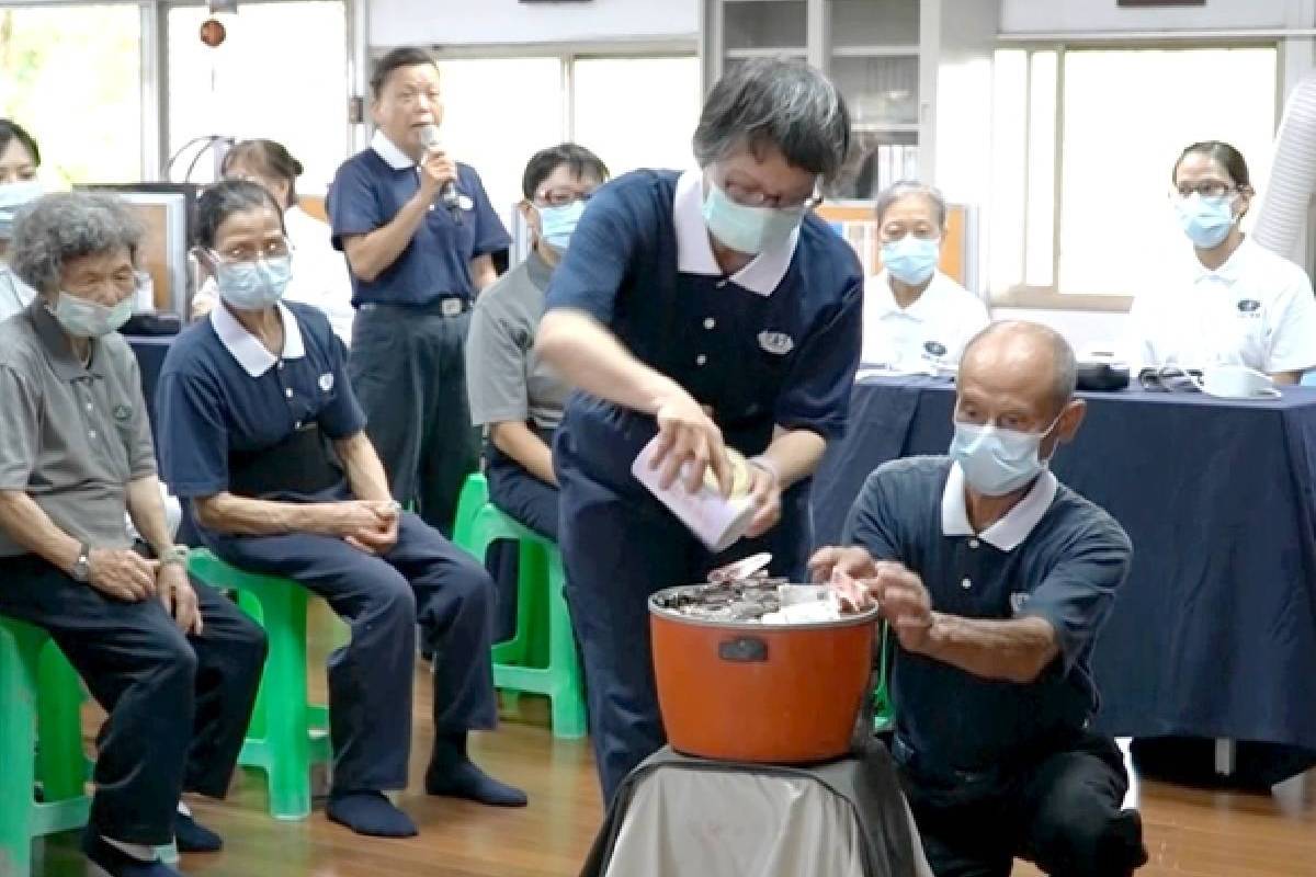 Ceramah Master Cheng Yen: Terjun ke Tengah Masyarakat untuk Menunjukkan Dharma