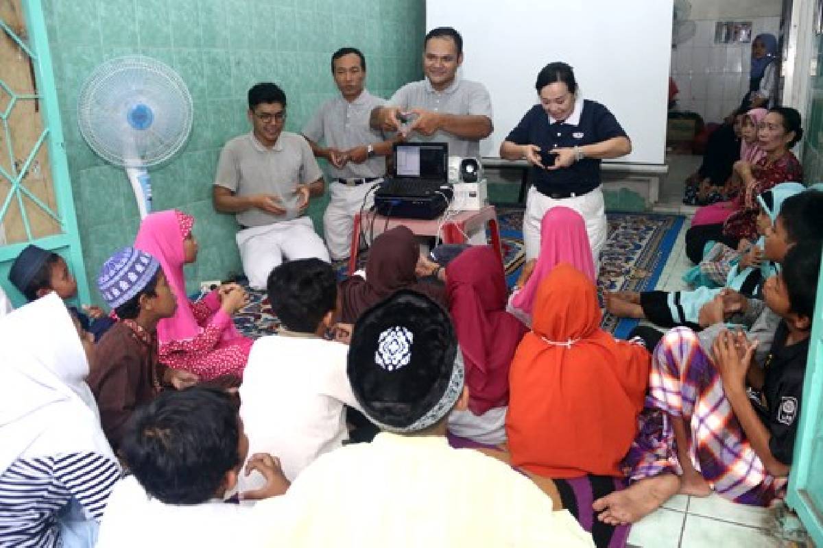 Berbuka Puasa Bersama dan Menghibur Anak-anak di Panti Asuhan