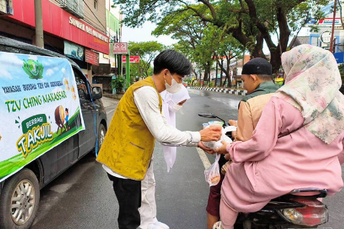 Berbagi di Bulan Ramadan dengan Pembagian 500 Paket Takjil