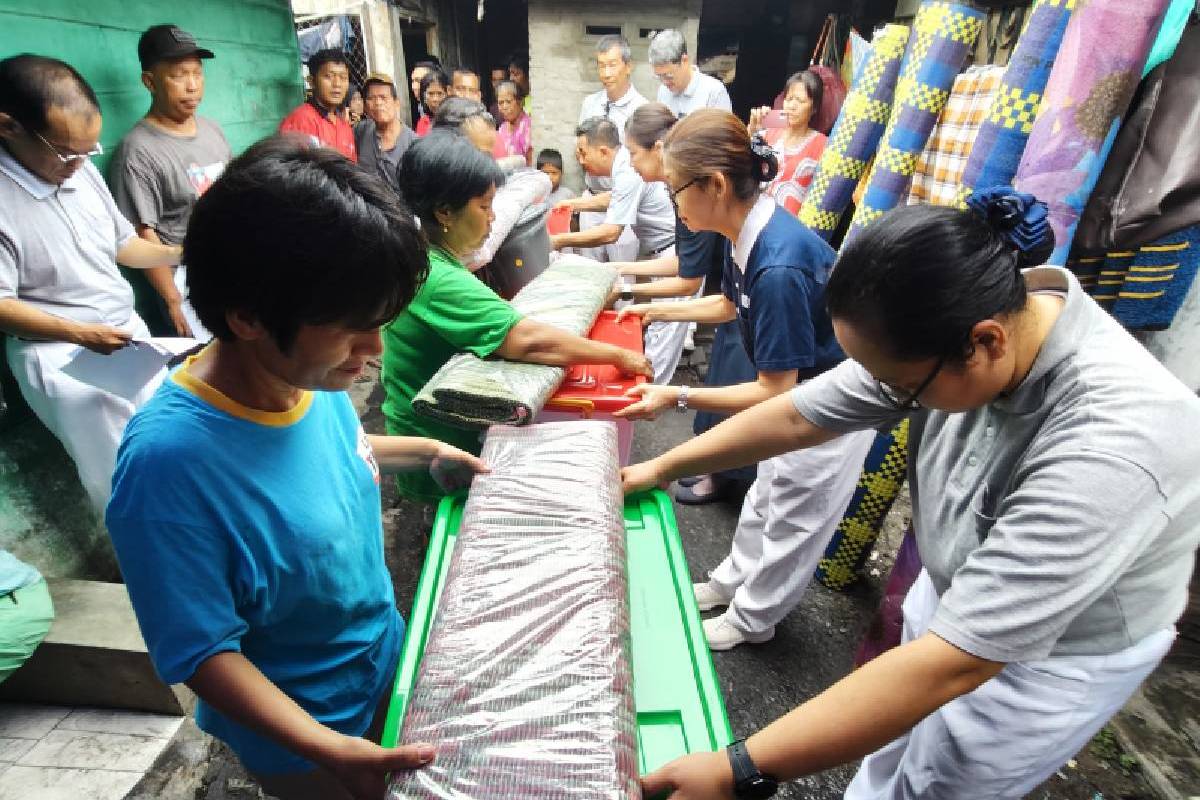 Tzu Chi Medan Bantu Warga Korban Kebakaran