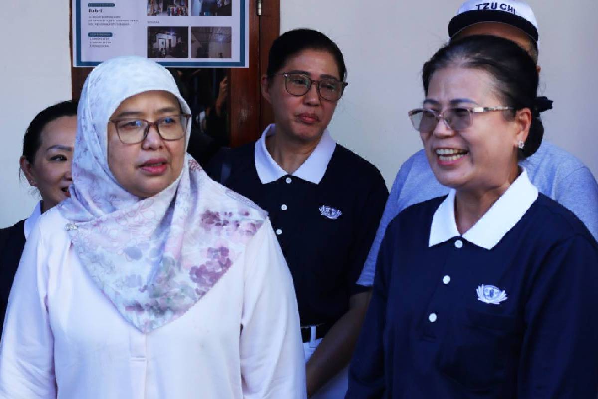 Tzu Chi Surabaya dan Kementerian PKP Kunjungi Penerima Bantuan Renovasi Rumah