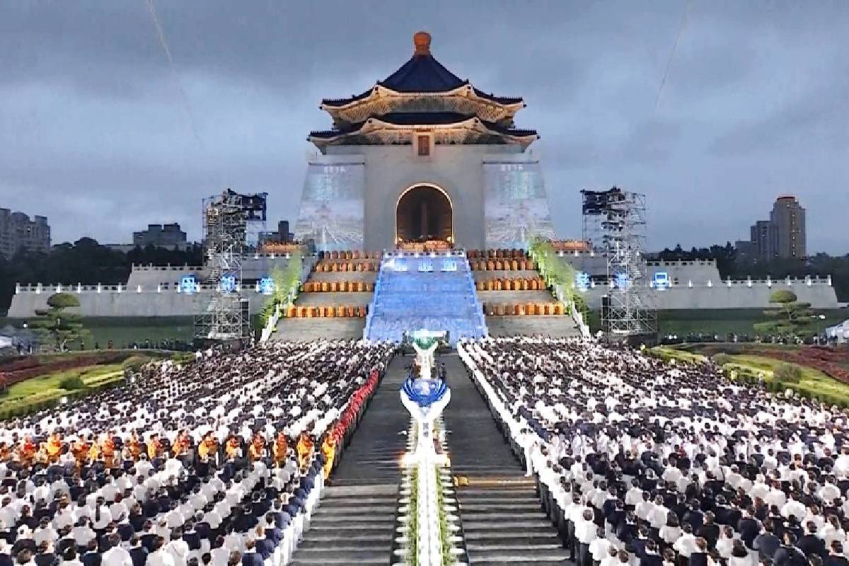 Ceramah Master Cheng Yen: Mengemban Tanggung Jawab atas Misi Buddha