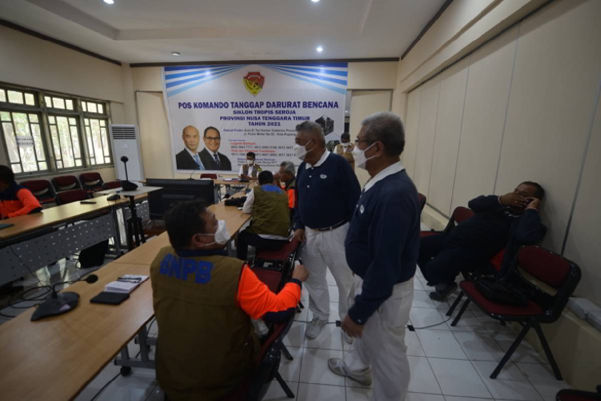 Tzu Chi Salurkan Paket Bantuan Darurat Di Kupang, NTT