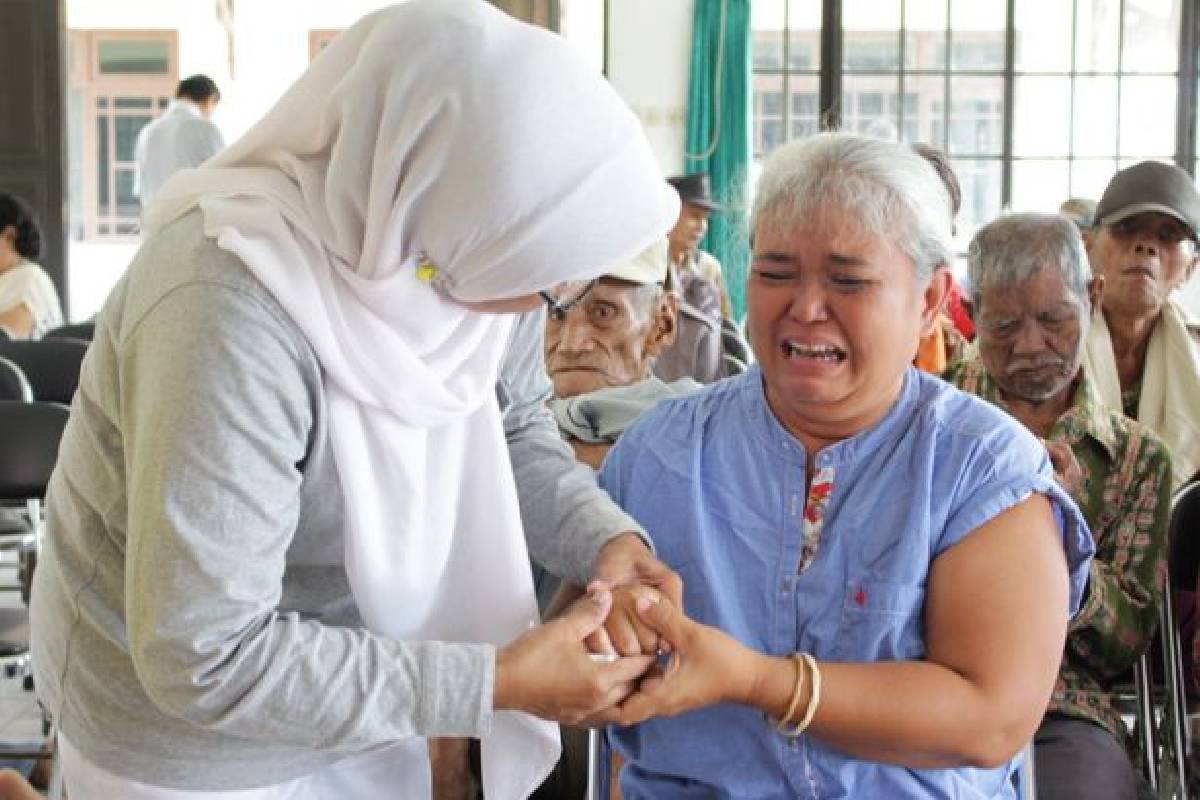 Cinta Kasih untuk Kakek Nenek di Panti