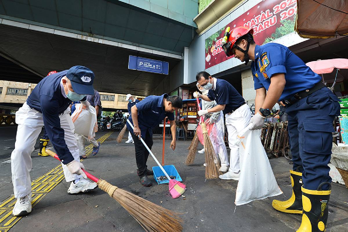 Tzu Chi Ikut Berkontribusi Membersihkan Area Pasar Tanah Abang