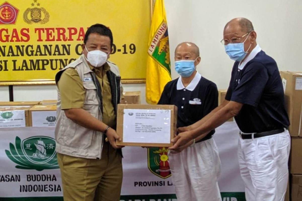 Penyerahan Bantuan Kebutuhan Medis dan Seribu Paket Sembako kepada Pemprov Lampung