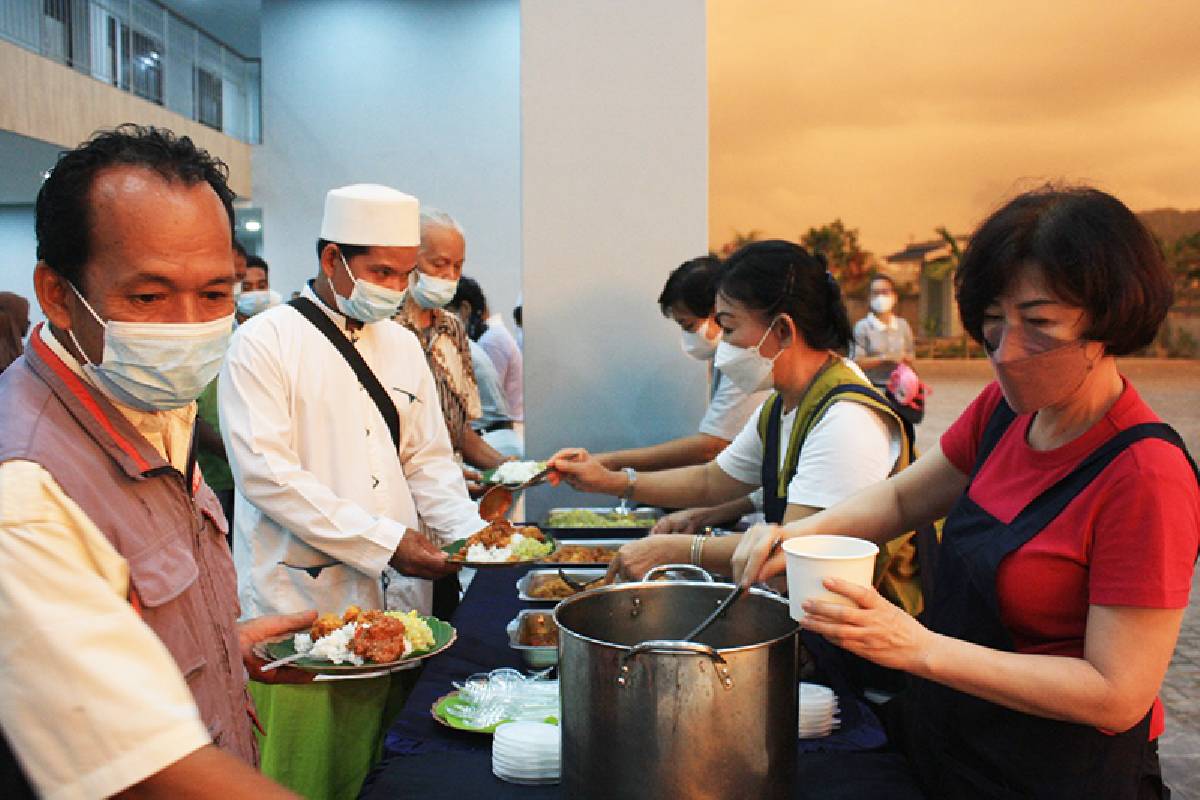 Buka Puasa Bersama Perdana Sekolah Tzu Chi Singkawang