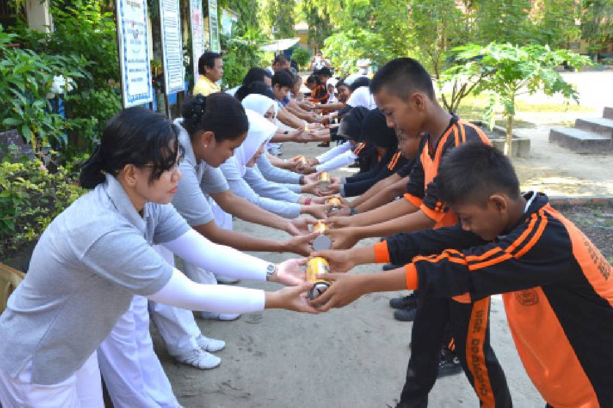 Semangat Siswa Membantu Sesama 