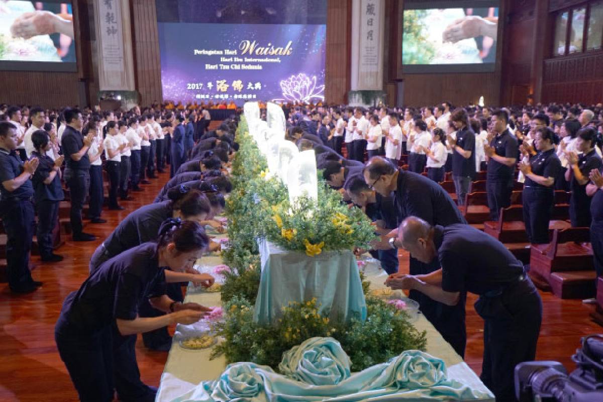 Waisak 2017 Yayasan Buddha Tzu Chi Indonesia