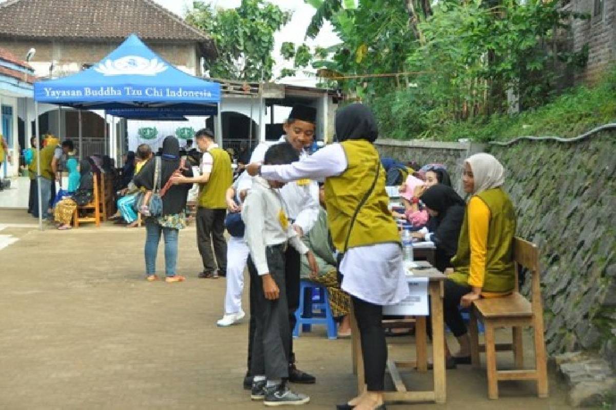 Jalin Jodoh Baik dengan Warga Kota Santri Lewat Baksos Kesehatan