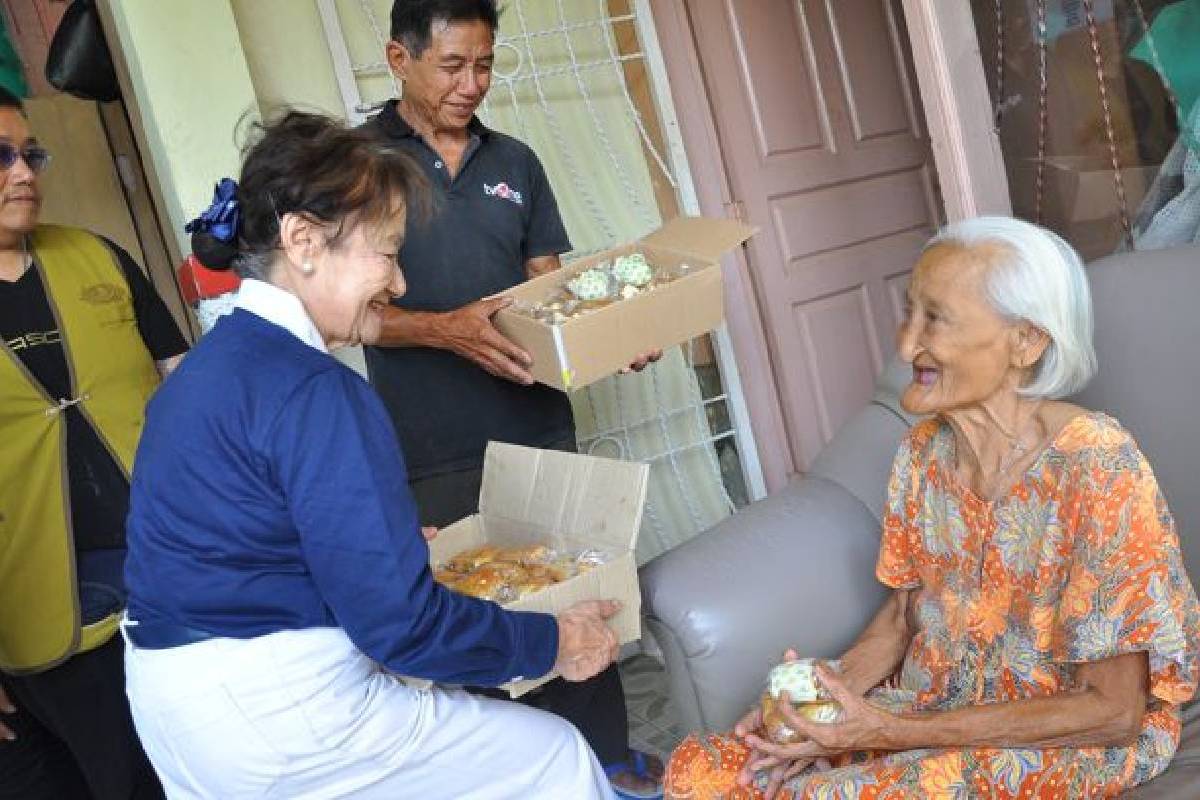 Bergembira Bersama Oma dan Opa