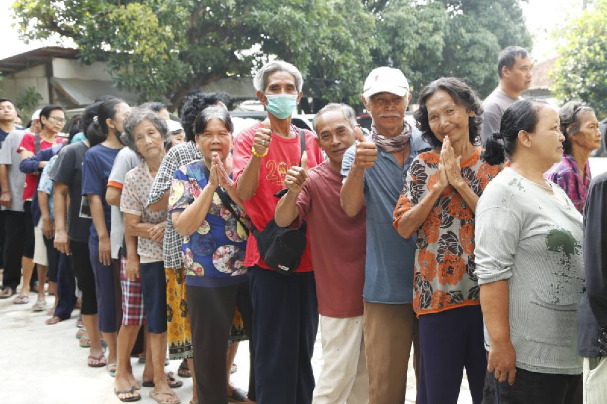 Paket Imlek untuk Warga Teluknaga Tangerang