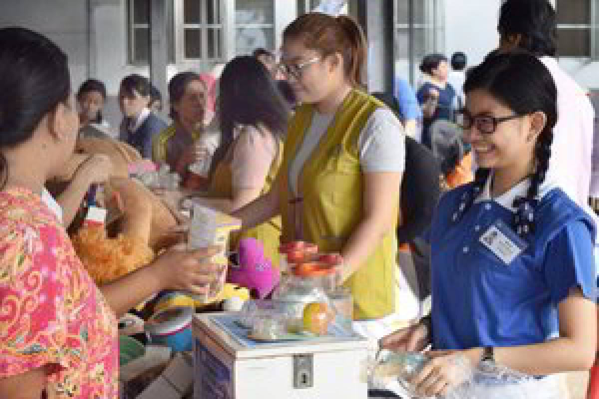 Bazar Murah Menjelang Lebaran