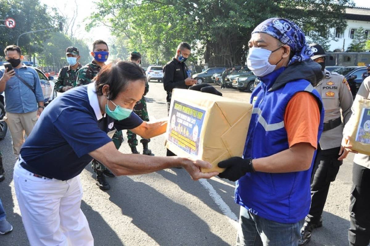 Tzu Chi dan TNI Bersatu dalam Membantu Masyarakat di Bandung
