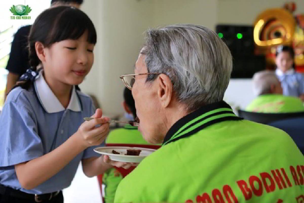 Berbagi Kebahagiaan di Tahun Baru Imlek bersama Akong Ama