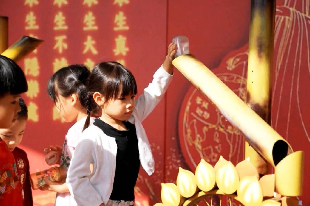 Ceramah Master Cheng Yen: Mengajarkan Keluhuran dan Membangkitkan Kebijaksanaan